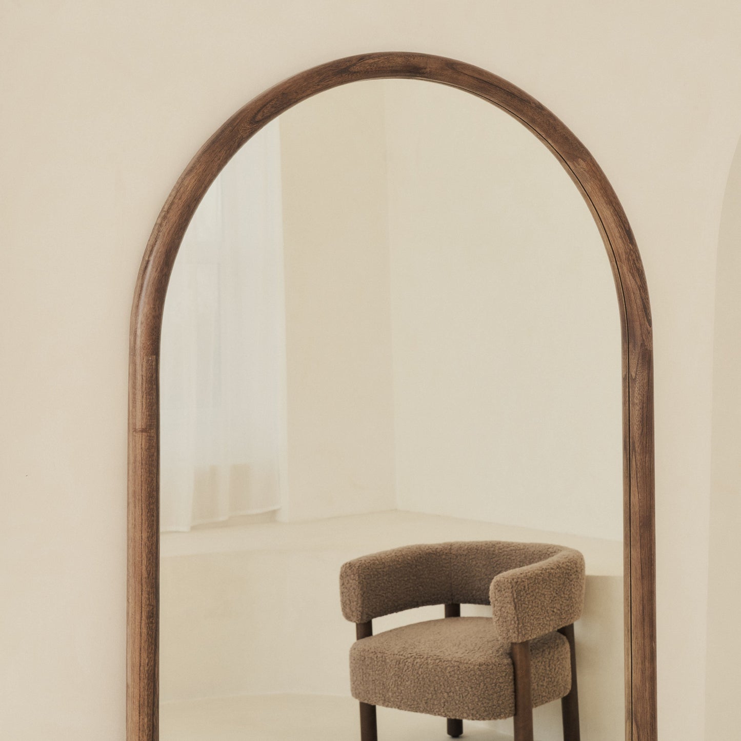 Haus Amora – Grande espelho de corpo inteiro mit geschwungener Holzrahmung (180 cm x 90 cm)**