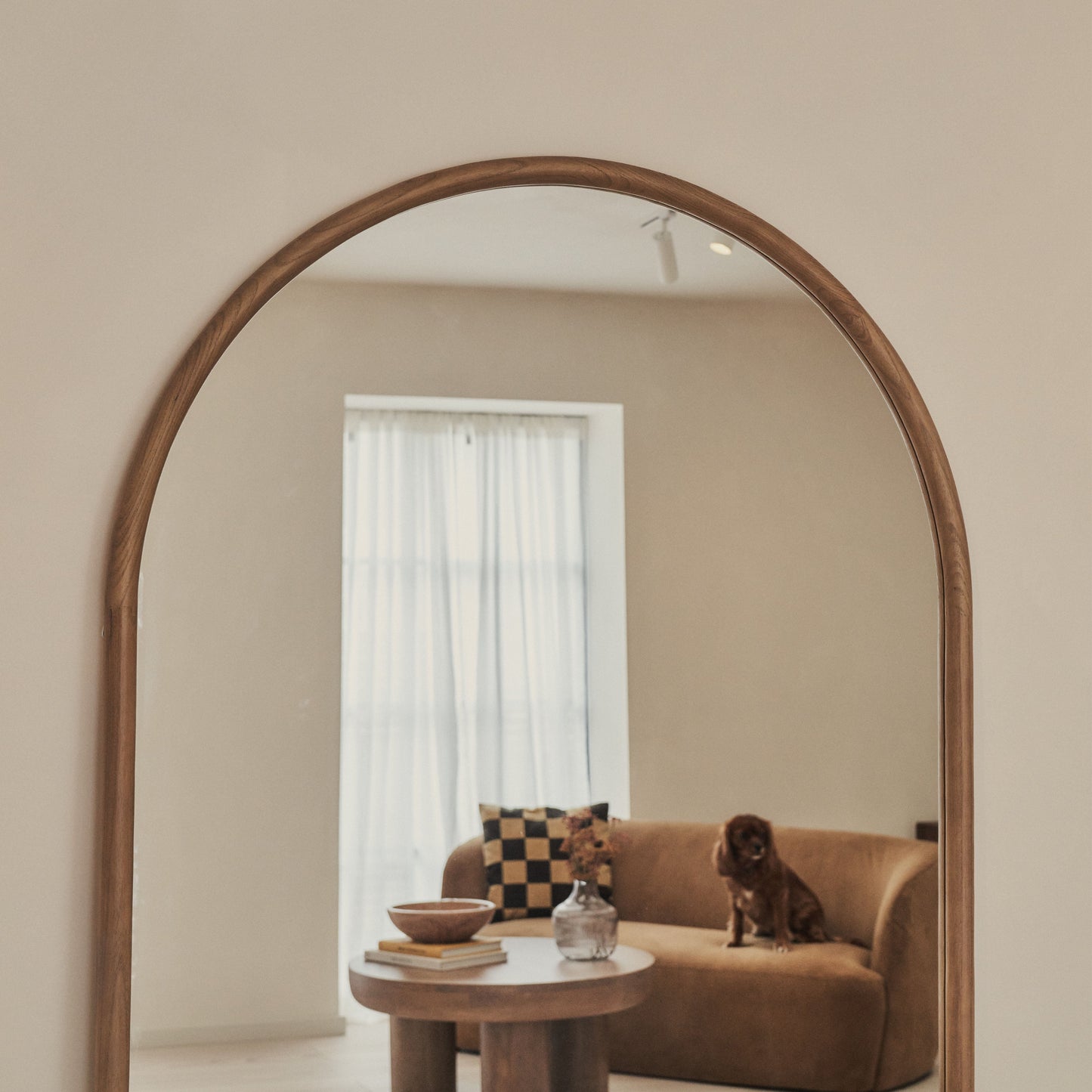 Haus Amora – Espelho extra grande de corpo inteiro em madeira (200 cm × 120 cm)