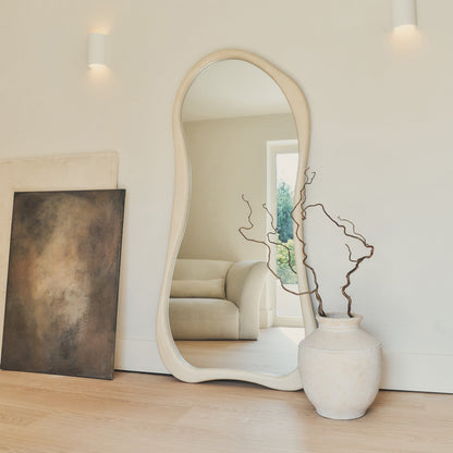 Haus Arcurva – Grande, irregular espelho de corpo inteiro aus betão (170 cm x 85 cm)