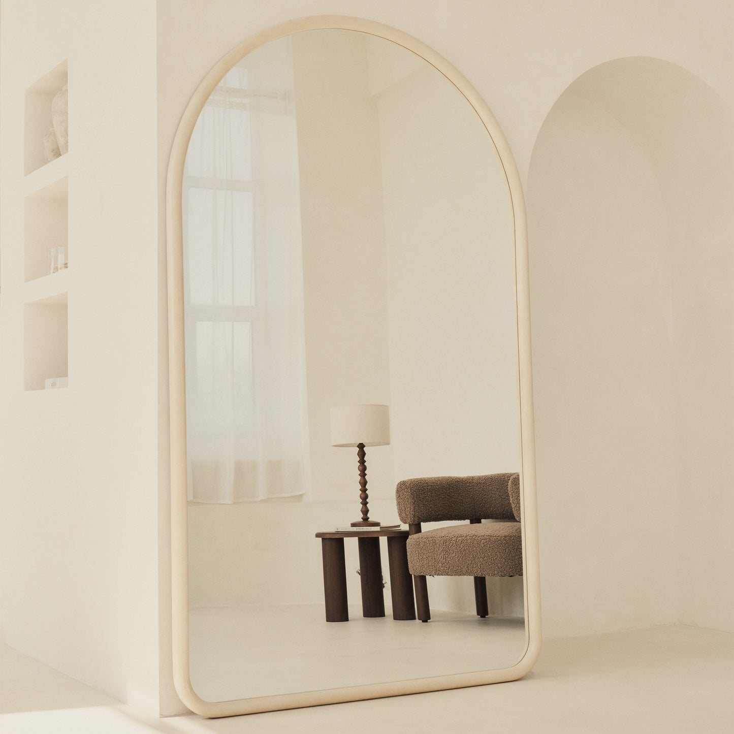 Haus  Amora – Extra Grande, curvo espelho de corpo inteiro aus betão (200 cm x 120 cm)