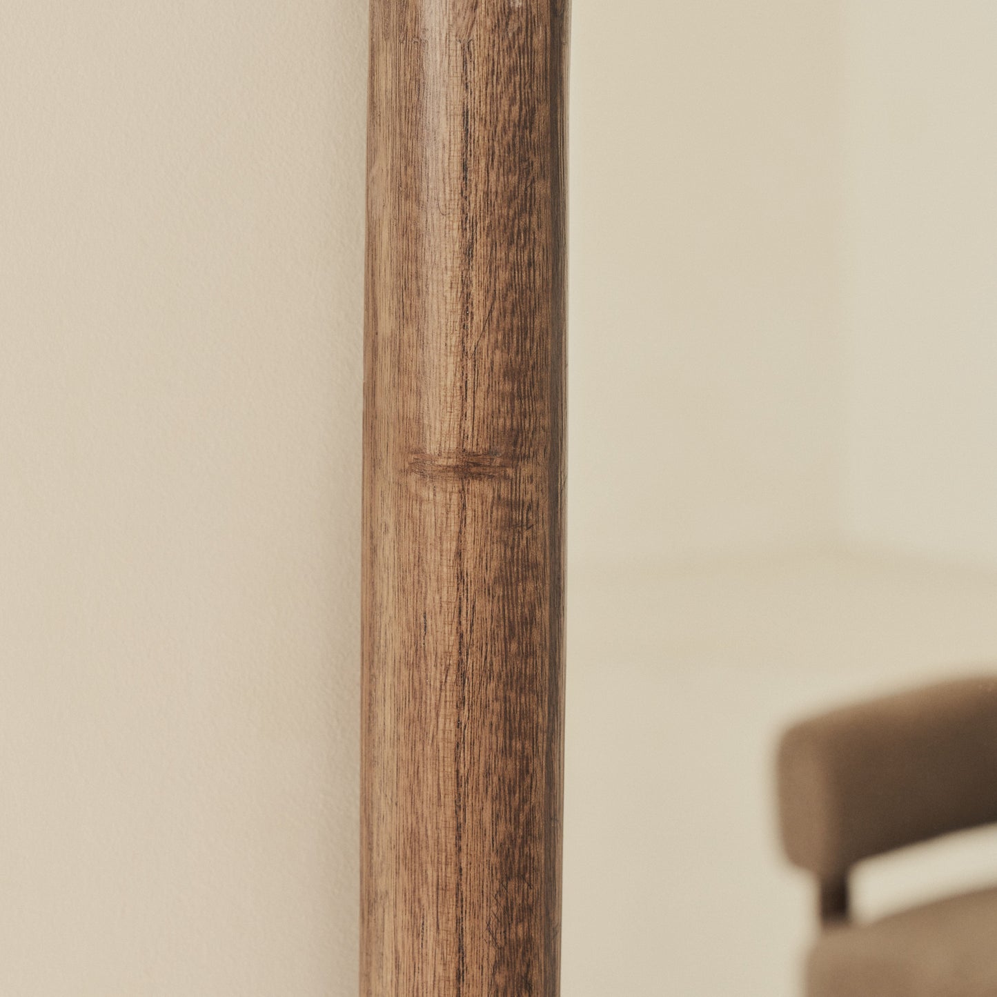 Haus Amora – Grande espelho de corpo inteiro mit geschwungener Holzrahmung (180 cm x 90 cm)**