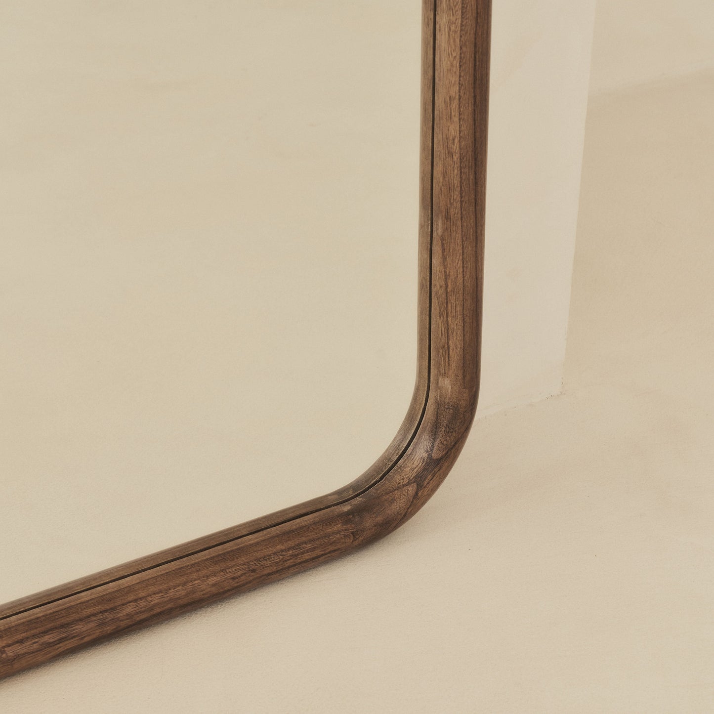 Haus Amora – Grande espelho de corpo inteiro mit geschwungener Holzrahmung (180 cm x 90 cm)**