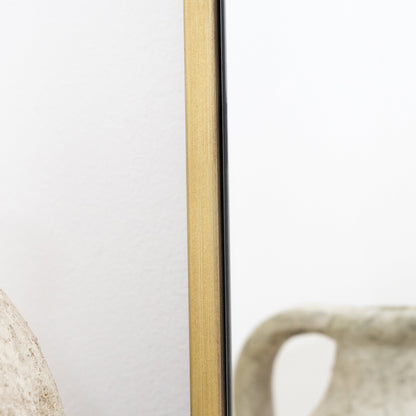 Haus Liberty – Grande, curvo espelho de corpo inteiro aus metal dourado (160 cm x 60 cm)