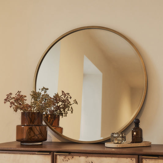 Haus Higgins – Moderner runder espelho de parede aus metal dourado (80 cm x 80 cm)