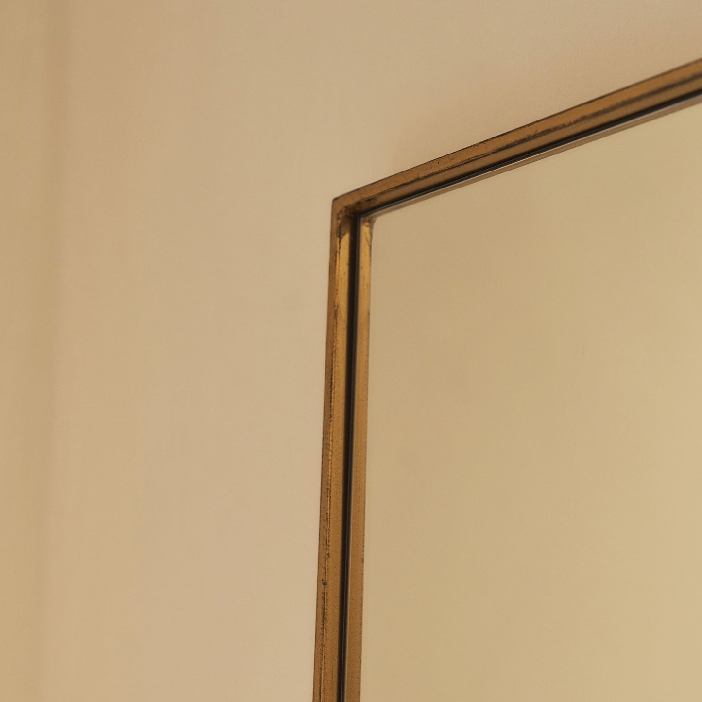 Haus Theo – Extra Grande Rechteckiges espelho de corpo inteiro aus Metall in Dourado (190 cm x 120 cm)