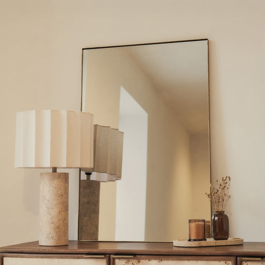 Haus Theo – Espelho de parede retangular em metal dourado (90 cm × 60 cm)