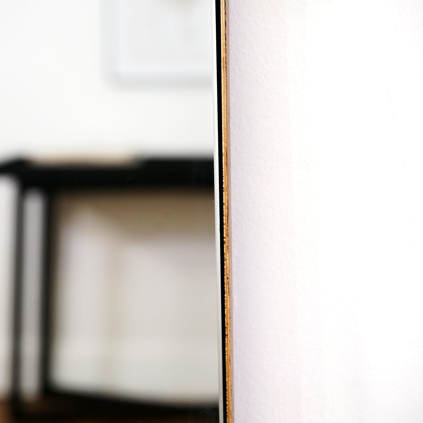 HausTheo – Grande, curvo espelho de corpo inteiro aus metal dourado (160 cm x 50 cm)