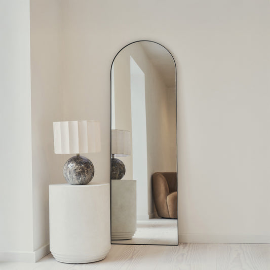 Haus Theo - Grande, preto, gewölbter espelho metálico in voller Länge 160cm x 50cm