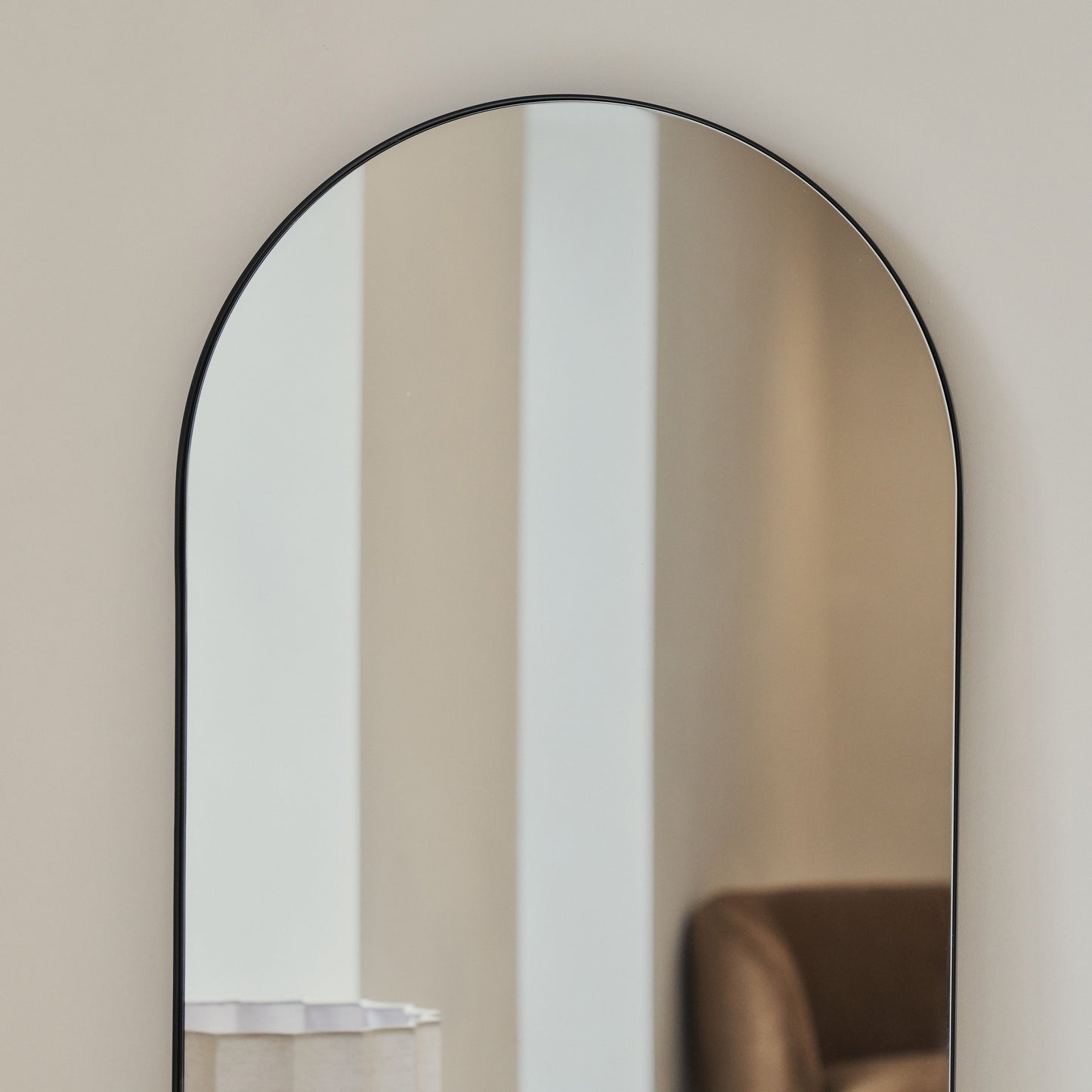 Haus Theo - Grande, preto, gewölbter espelho metálico in voller Länge 160cm x 50cm