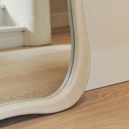 Haus Arcurva – Grande, irregular espelho de corpo inteiro aus betão (170 cm x 85 cm)