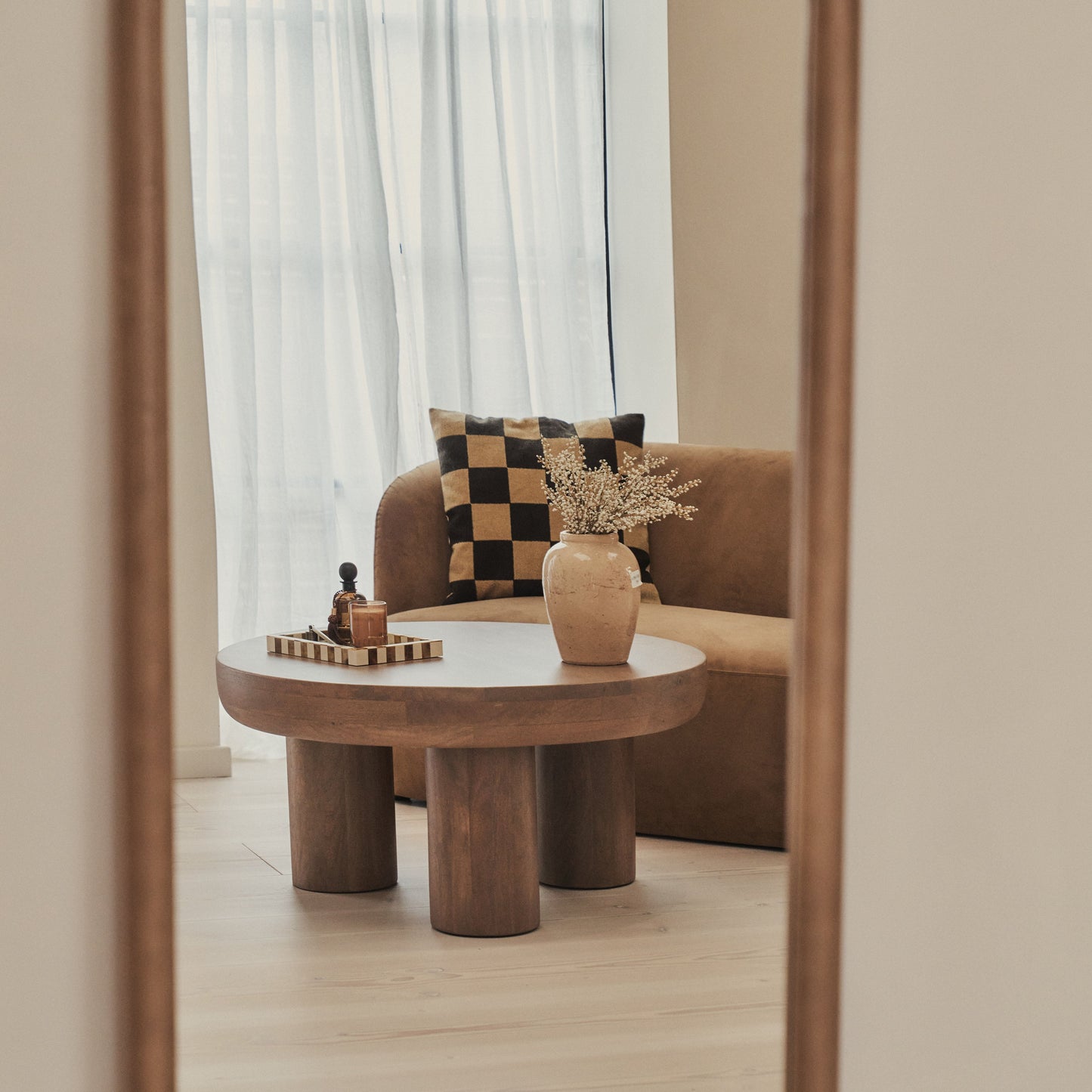 Haus Amora – espelho de corpo inteiro mit geschwungener Holzrahmung (172 cm x 60 cm)