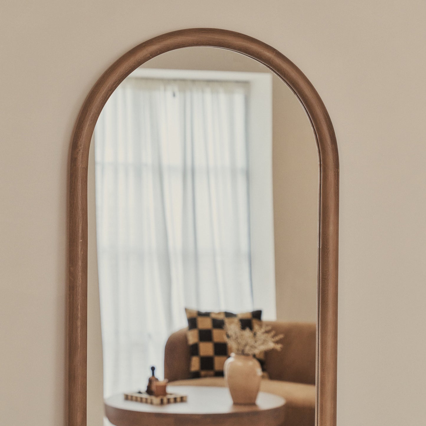Haus Amora – espelho de corpo inteiro mit geschwungener Holzrahmung (172 cm x 60 cm)